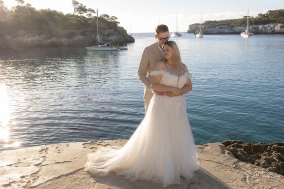 Ob barfuß am Strand oder romantisch in den Gassen der Altstadt – wir halten eure Liebe in einzigartigen Bildern fest.