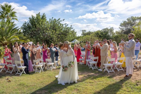 Als Hochzeitsfotograf halte ich eure schönsten Momente in authentischen, zeitlosen Bildern fest – ungestellt, emotional und voller Leben.