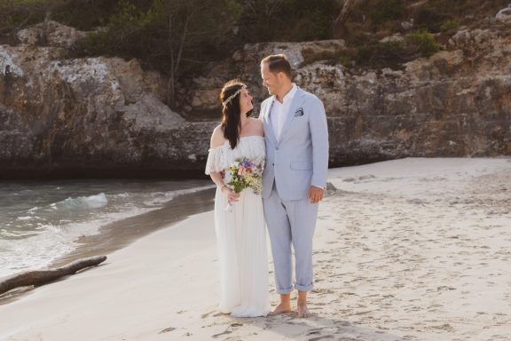 Wenn die Sonne das Meer in goldenes Licht taucht, entstehen einzigartige Erinnerungen voller Liebe, Romantik und Magie.