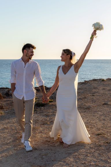 Ob barfuß am Strand oder romantisch in den Gassen der Altstadt – wir halten eure Liebe in einzigartigen Bildern fest.