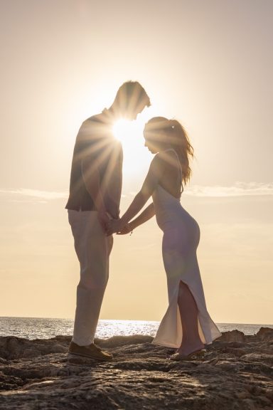 Heiratsantrag auf Mallorca beim Sonnenuntergang