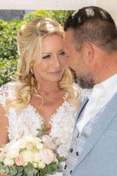 Als Hochzeitsfotograf auf Mallorca halte ich eure Hochzeit am Meer in natürlichen, emotionalen Bildern fest – authentisch und zeitlos.