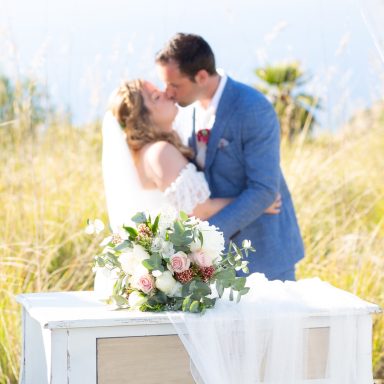 Als Hochzeitsfotograf auf Mallorca halte ich eure Hochzeit am Meer in natürlichen, emotionalen Bildern fest – authentisch und zeitlos.