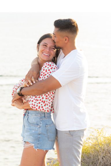 Heiratsantrag, Überraschung, Liebe, Emotionen, Freudentränen, für immer, Ja-Moment, Verlobung, echte Gefühle, unvergessliche Erinnerungen
