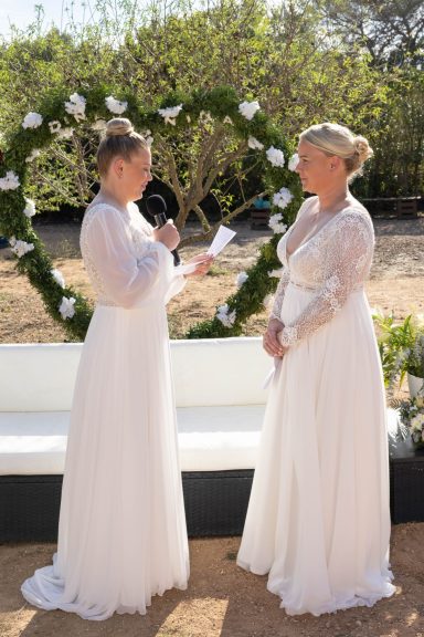 Als Hochzeitsfotograf halte ich eure schönsten Momente in authentischen, zeitlosen Bildern fest – ungestellt, emotional und voller Leben.