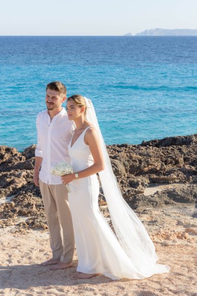 Als Hochzeitsfotograf auf Mallorca halte ich eure Hochzeit am Meer in natürlichen, emotionalen Bildern fest – authentisch und zeitlos.