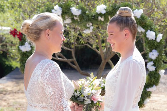 Als Hochzeitsfotograf halte ich eure schönsten Momente in authentischen, zeitlosen Bildern fest – ungestellt, emotional und voller Leben.