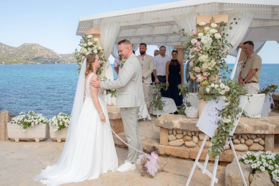 Als Hochzeitsfotograf auf Mallorca halte ich eure Hochzeit am Meer in natürlichen, emotionalen Bildern fest – authentisch und zeitlos.
