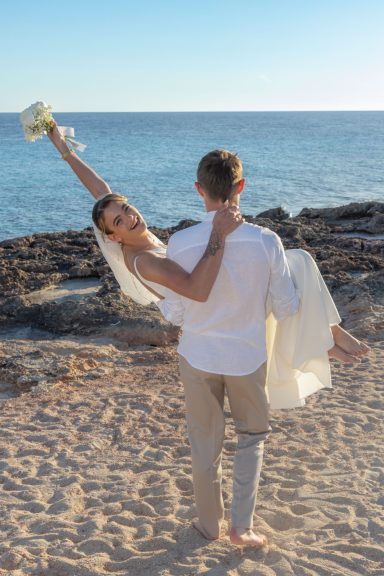 Ob barfuß am Strand oder romantisch in den Gassen der Altstadt – wir halten eure Liebe in einzigartigen Bildern fest.