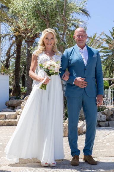 Als Hochzeitsfotograf auf Mallorca halte ich eure Hochzeit am Meer in natürlichen, emotionalen Bildern fest – authentisch und zeitlos.