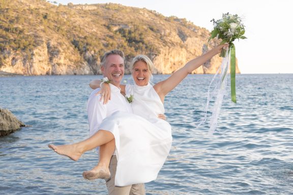 Als Hochzeitsfotograf auf Mallorca halte ich eure Hochzeit am Meer in natürlichen, emotionalen Bildern fest – authentisch und zeitlos.