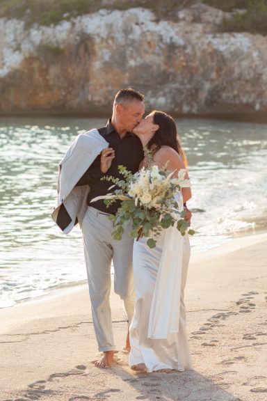 Wenn die Sonne das Meer in goldenes Licht taucht, entstehen einzigartige Erinnerungen voller Liebe, Romantik und Magie.