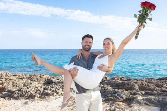 Ich plane euren besonderen Moment, organisiere das perfekte Setting und halte euren Antrag bei einem persönlichen Fotoshooting