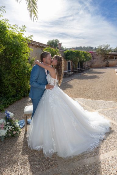 Als Hochzeitsfotograf halte ich eure schönsten Momente in authentischen, zeitlosen Bildern fest – ungestellt, emotional und voller Leben.