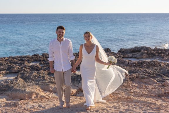 Ob barfuß am Strand oder romantisch in den Gassen der Altstadt – wir halten eure Liebe in einzigartigen Bildern fest.